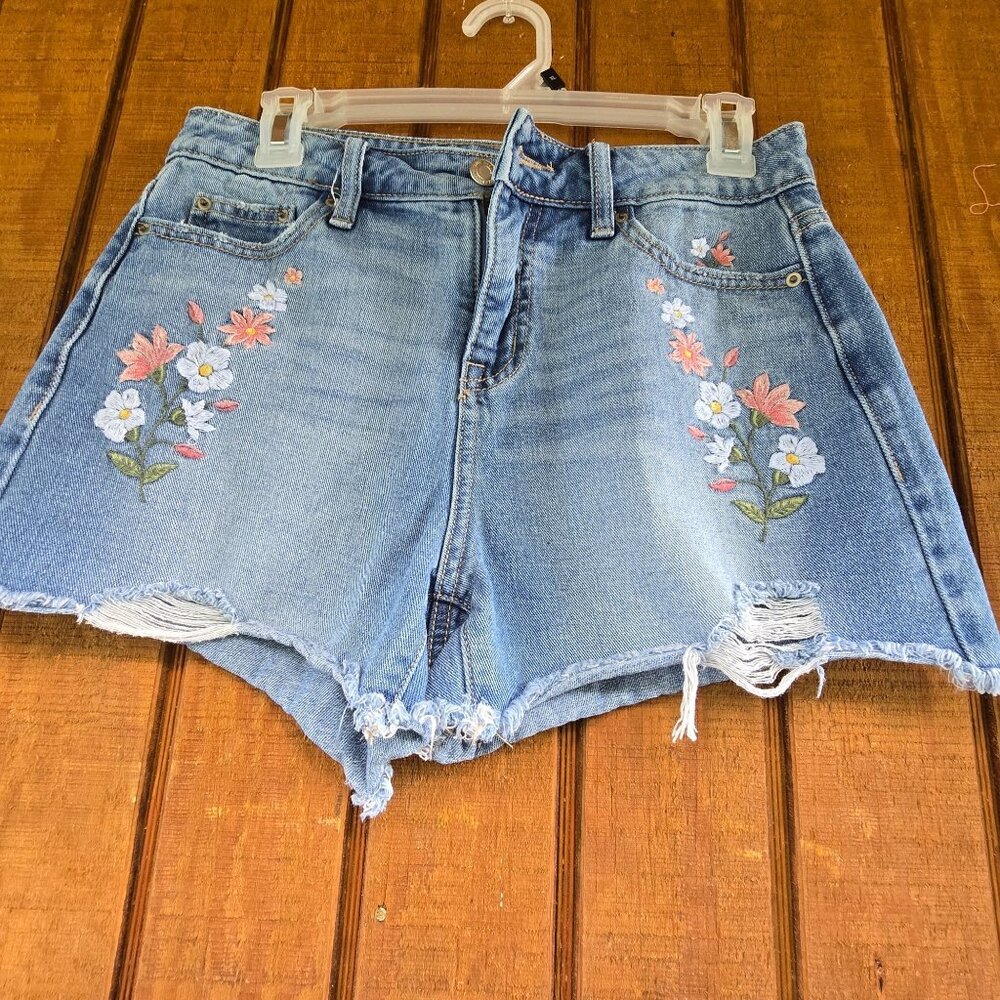 Time And Tru Womens cottagecore High Rise Embroidered Denim Shorts Size 2